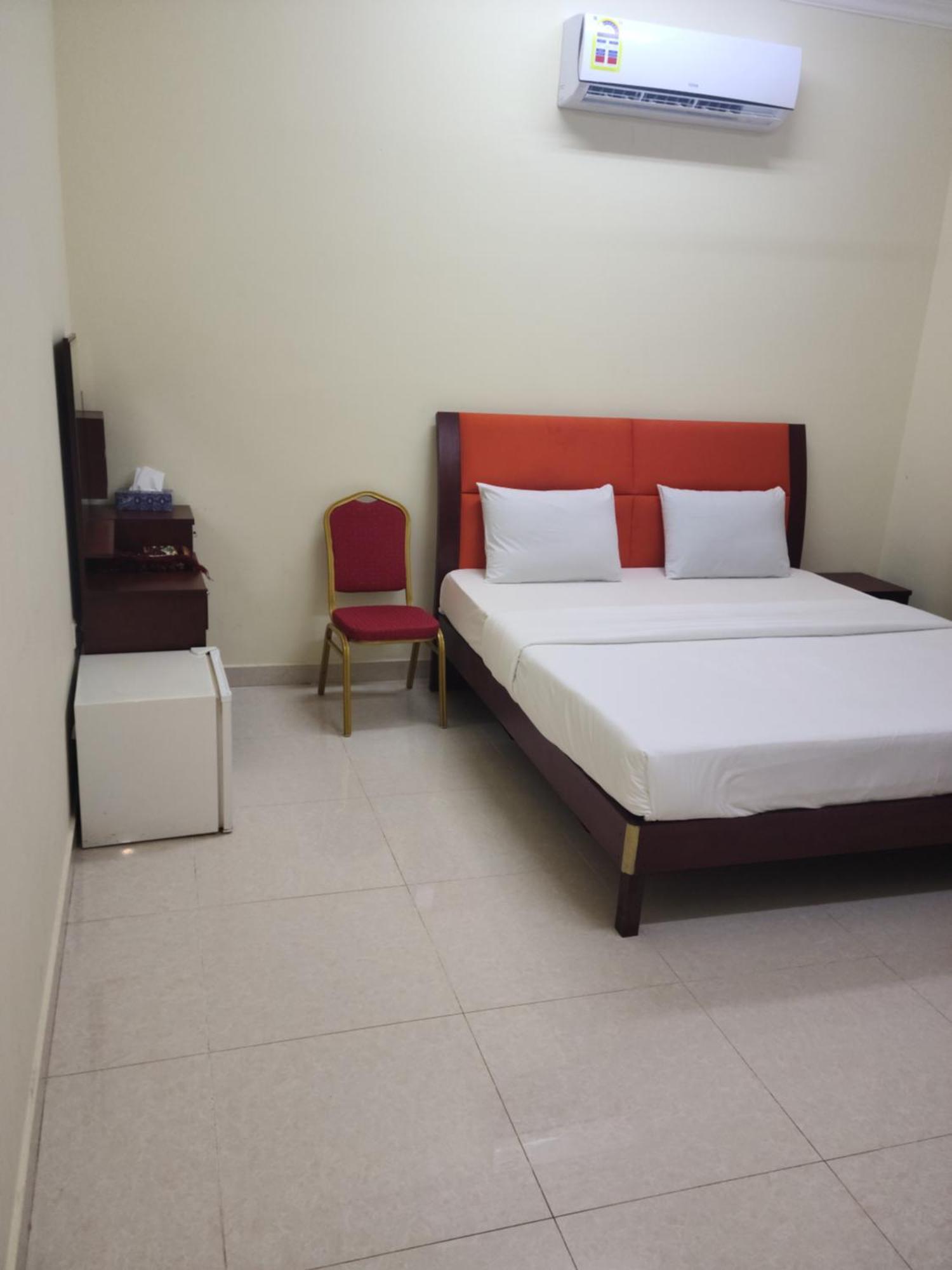 Al Thabit Hotel *